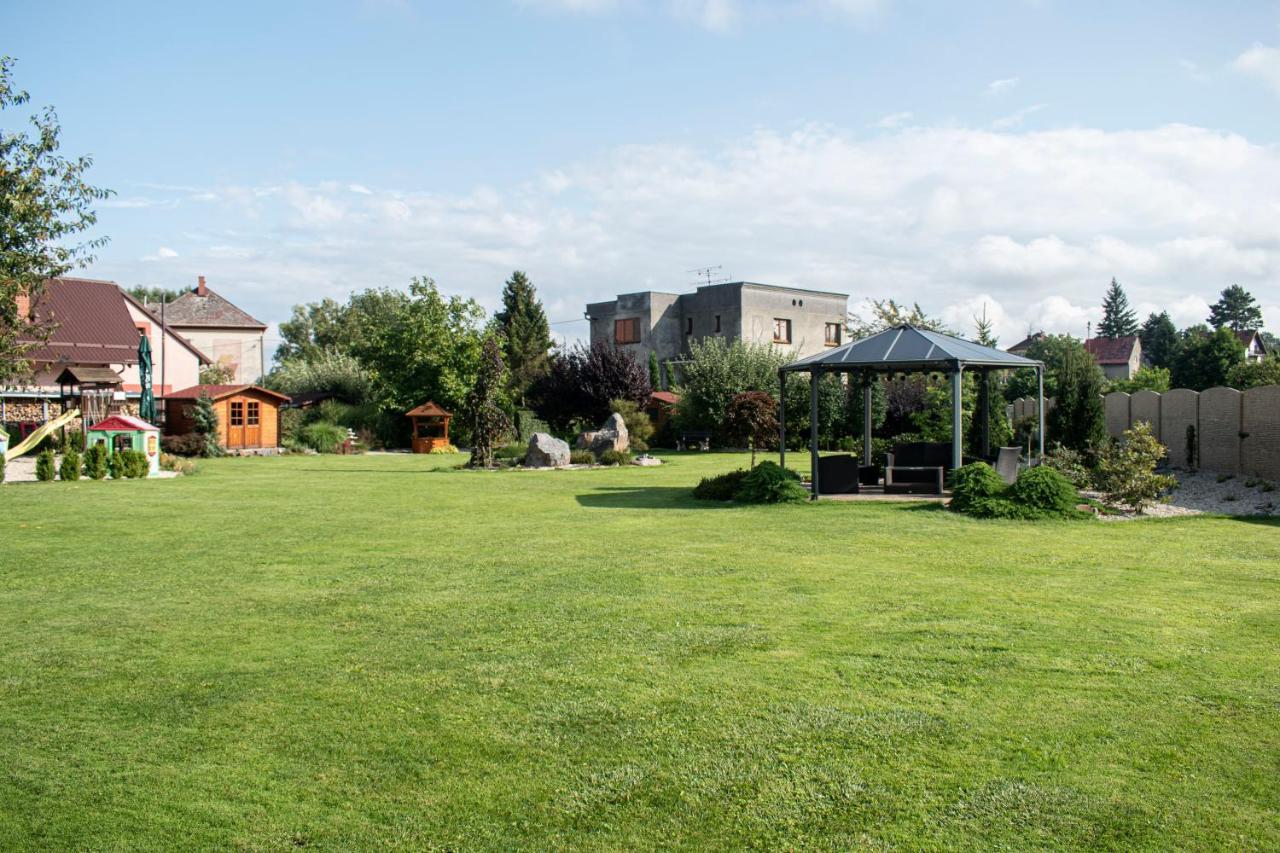 Hostinec a penzion U sv. Mikuláše Hať Exterior foto