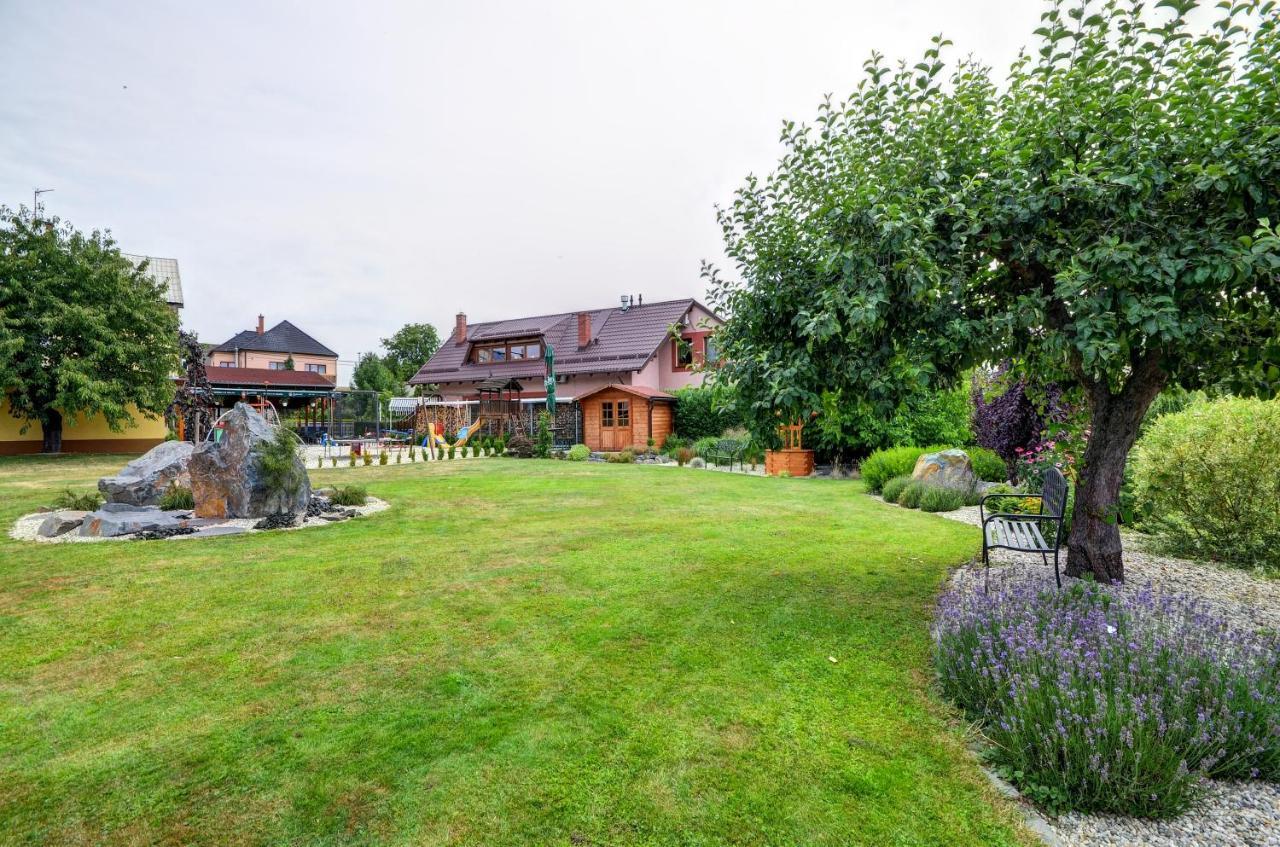 Hotel Hostinec a penzion U sv. Mikuláše Hať Exterior foto